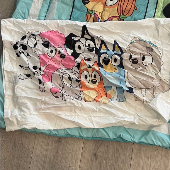 Bluey comforter set - Picture 3 of 6